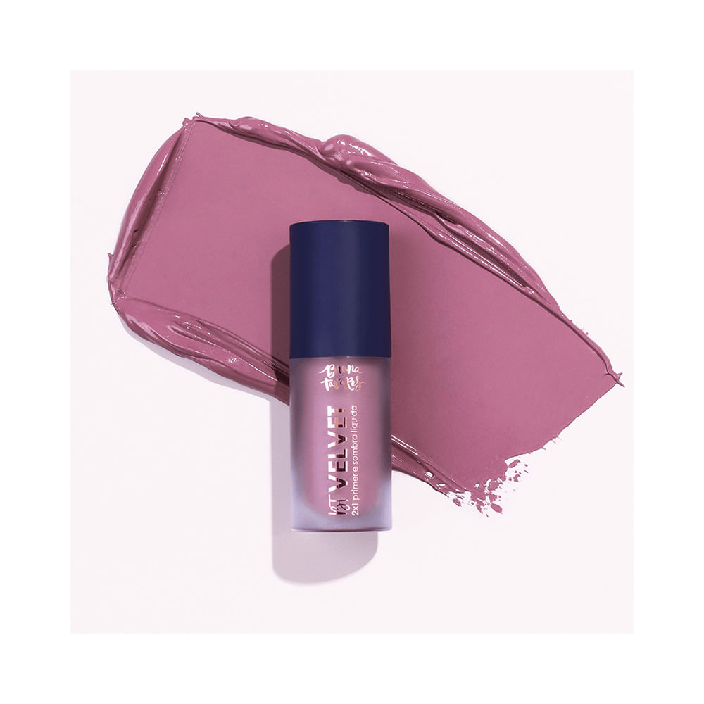 Sombra Líquida Bruna Tavares BT Velvet Hermione com embalagem fosca e corpo translúcido rosa antigo sobre mancha da sombra